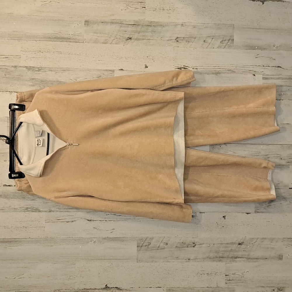 1125 Alexandra Bartlett Pullover & Pants